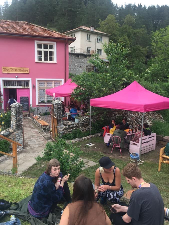 Отель The Pink House Polkovnik Serafimovo Экстерьер фото